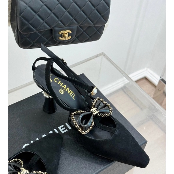 100% authentic Chanel bow heels with pearl embellishment for charity sale - Picture 7 of 12